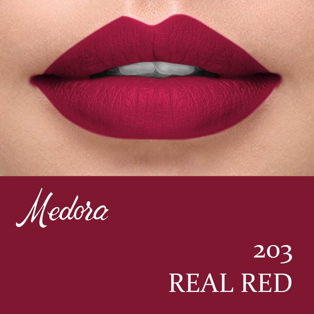 Rose-red matte lipstick on lips, full color coverage